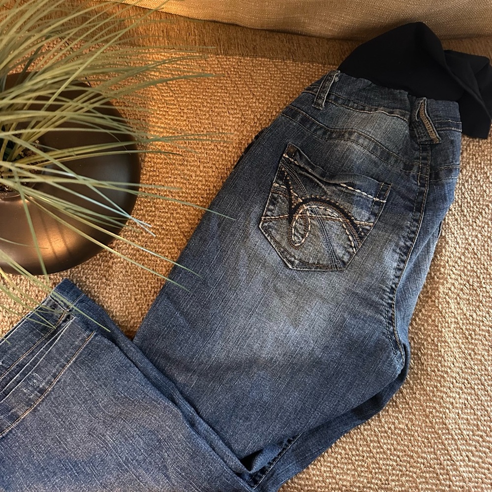 Women’s Wallflower Maternity Capri Jeans